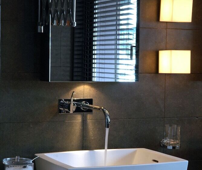 اتاق کلاسیک, Le Hameau Albert 1er