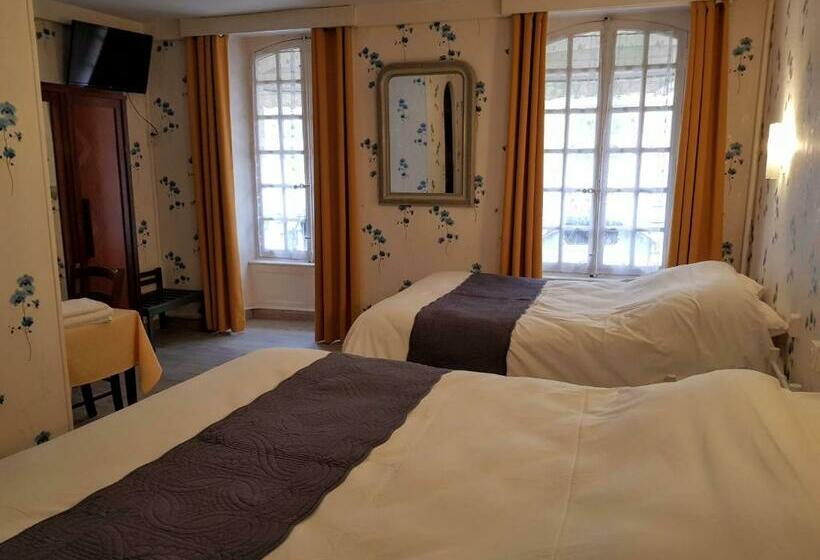 חדר סטנדרט לארבעה, Logis Le Grand Hôtel Du Louvre