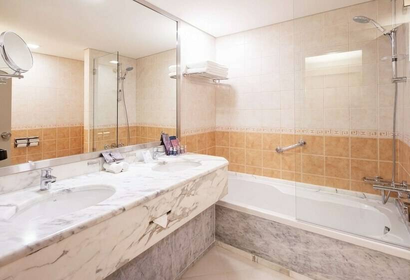 اتاق لوکس با چشمانداز شهر, Occidental Sharjah Grand