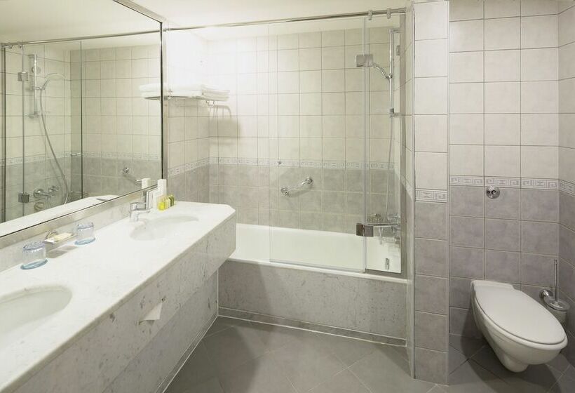 اتاق لوکس با چشمانداز دریا, Occidental Sharjah Grand