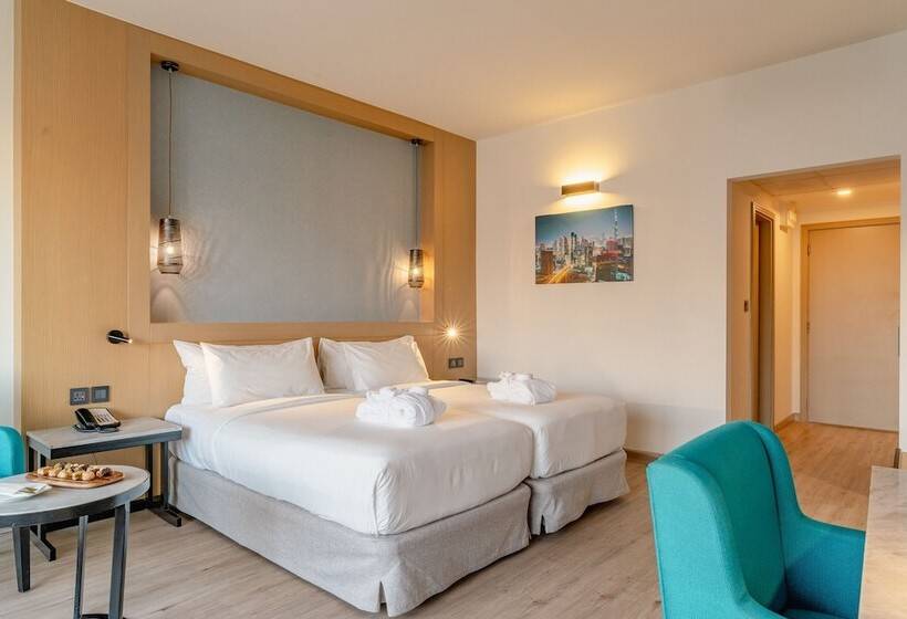 کابین, Occidental Sharjah Grand