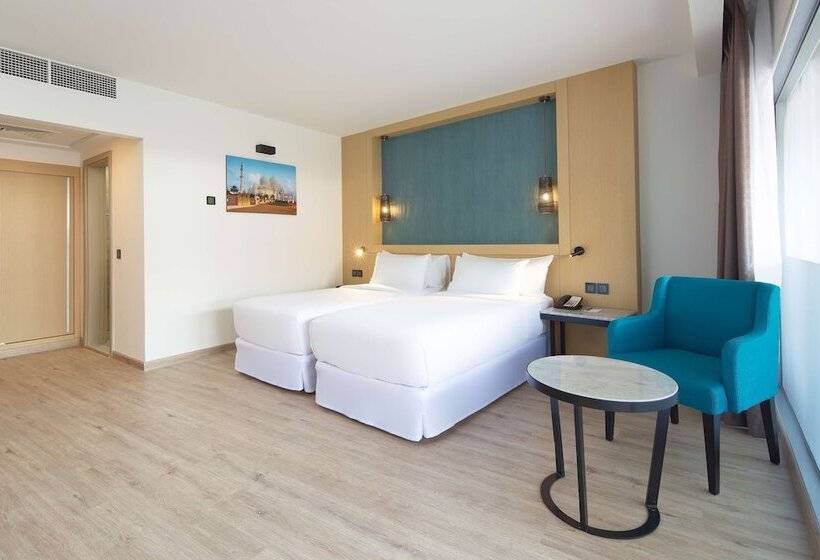 Номер Deluxe Вид на Город, Occidental Sharjah Grand