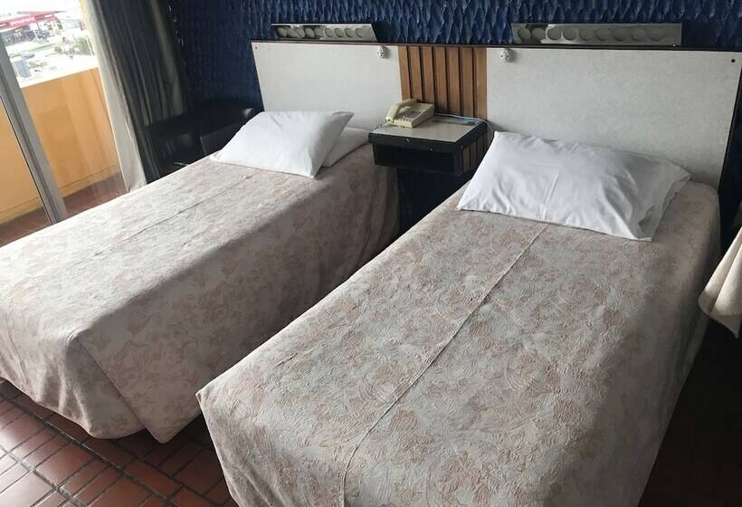 חדר סטנדרט, Savoy Inn