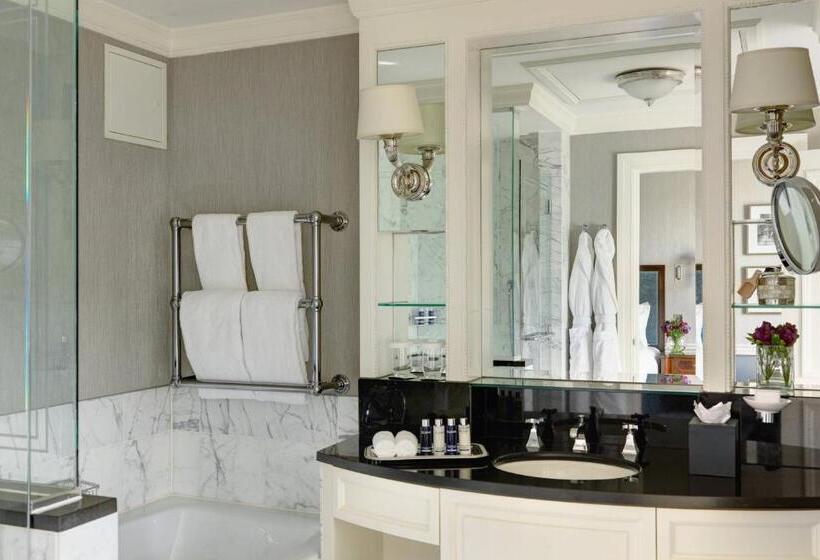 اتاق استاندارد با تخت بزرگ, The Shelbourne, Autograph Collection