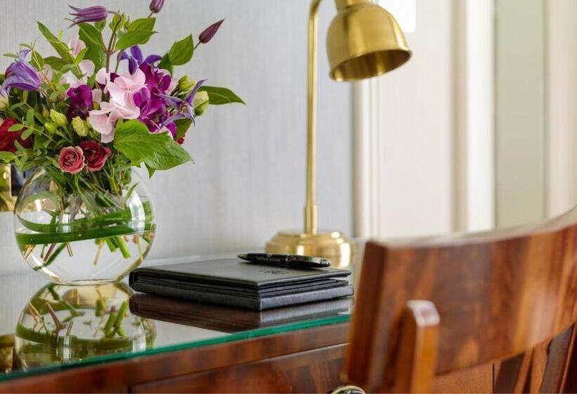 اتاق عادی, The Shelbourne, Autograph Collection