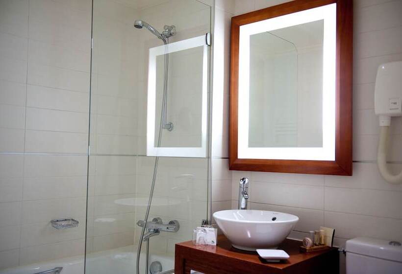 スーペリアールーム, Westside Arc De Triomphe