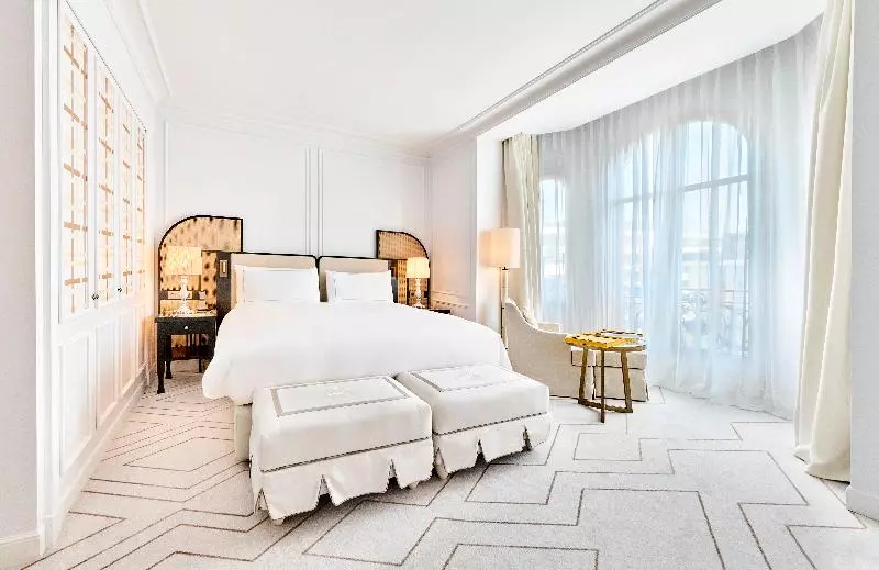 プレミアムルーム, Carlton Cannes, A Regent