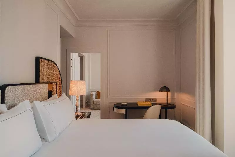 ガーデンビュースイート, Carlton Cannes, A Regent