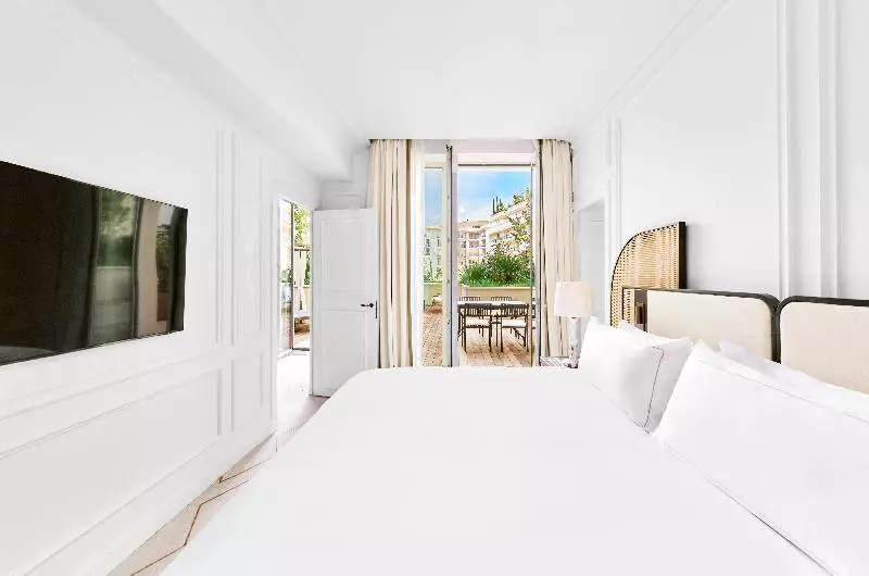 ガーデンビュースイート, Carlton Cannes, A Regent