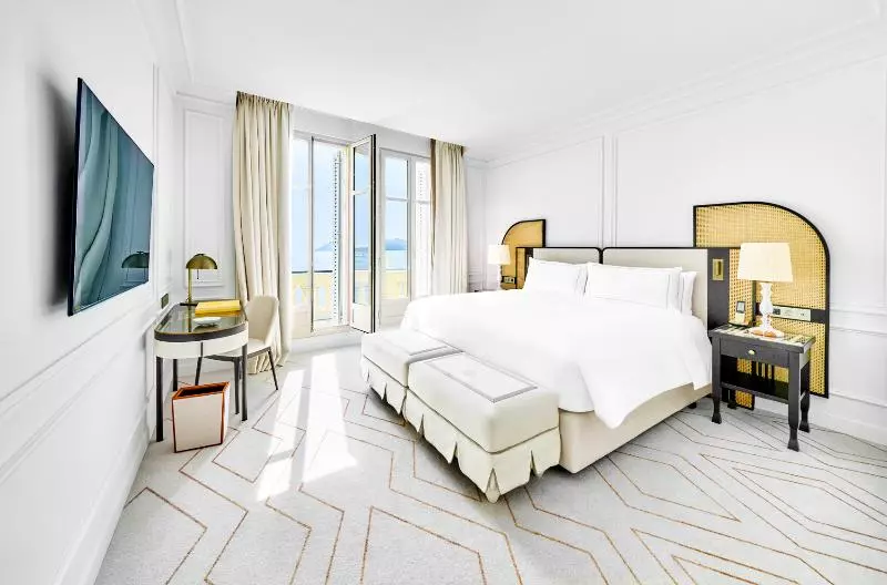 Premium-huone Merinäkymä, Carlton Cannes, A Regent