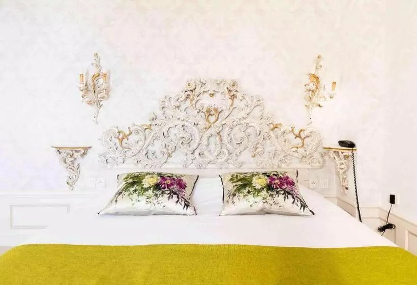コンフォートルーム, Chateau De Rochecotte
