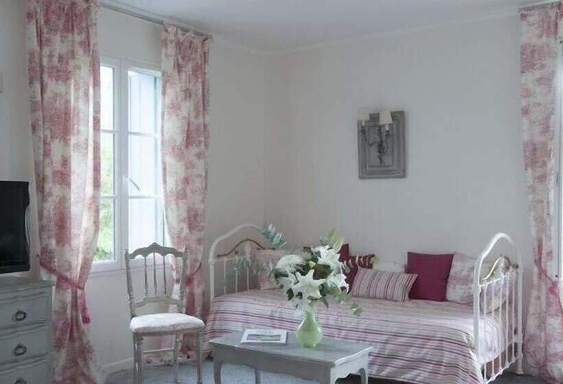 جناح جونيور, Logis Hôtel Restaurant Château Bellevue