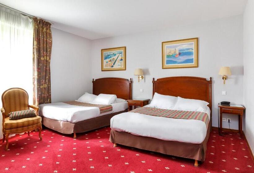 חדר משפחתי, Château De Sancy