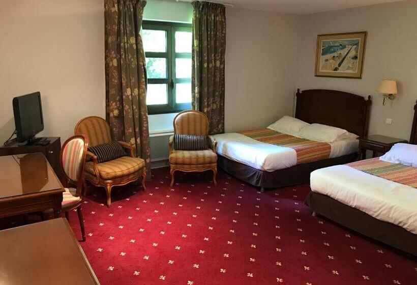 חדר משפחתי, Château De Sancy