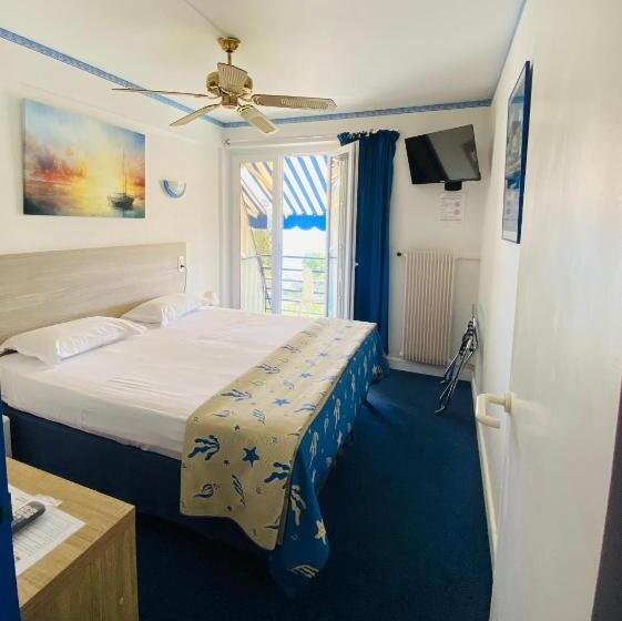 اتاق استاندارد با چشم‌انداز دریا, Cyrnea