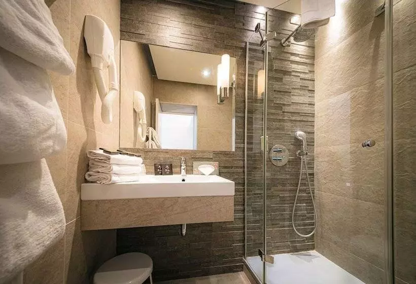 اتاق استاندارد سه نفره, Hôtel France Et Chateaubriand