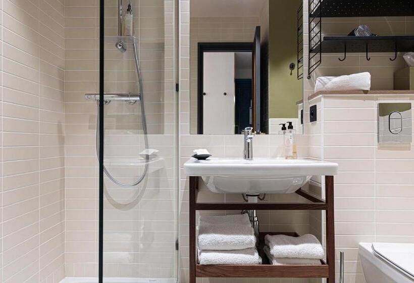 اتاق راحتی, Des Artistes