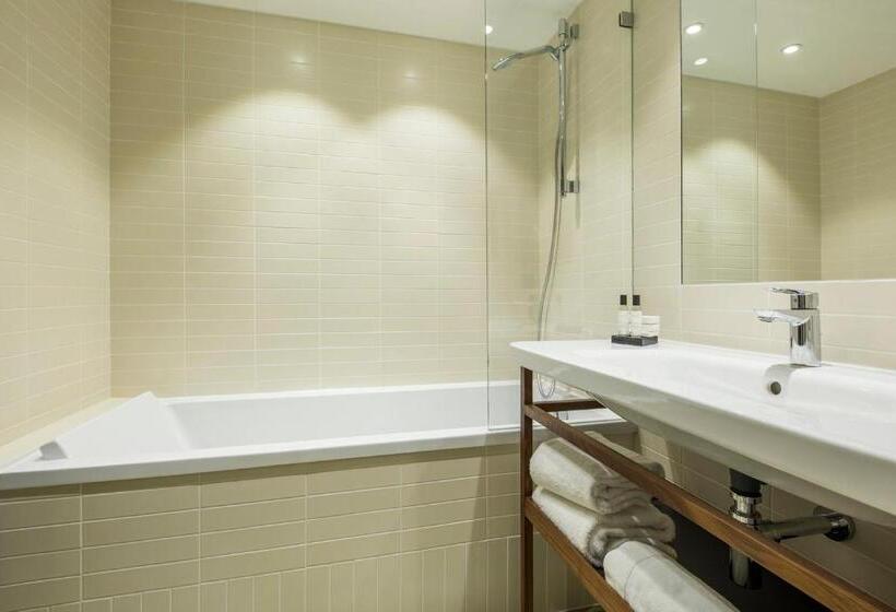 اتاق راحتی, Des Artistes