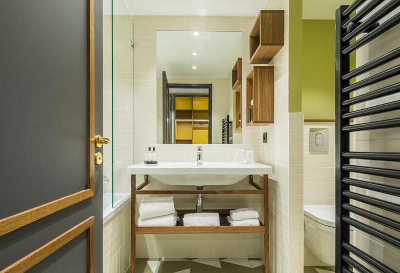 اتاق راحتی, Des Artistes