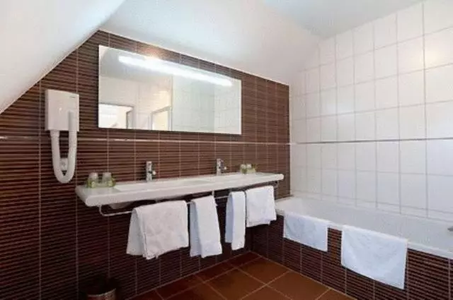اتاق استاندارد چهار تخته, Hostellerie St Vincent