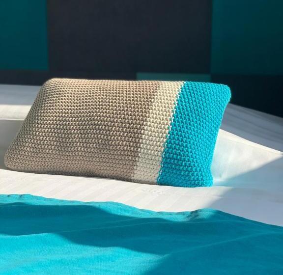 Superior room with lake view, Hôtel Beauregard, The Originals Relais