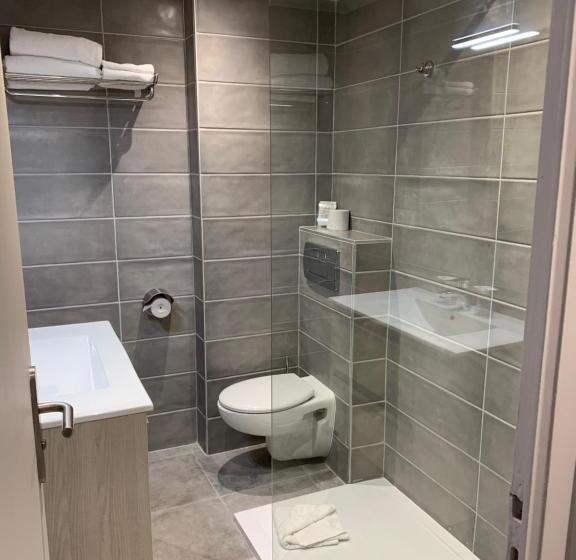 Superior room with lake view, Hôtel Beauregard, The Originals Relais