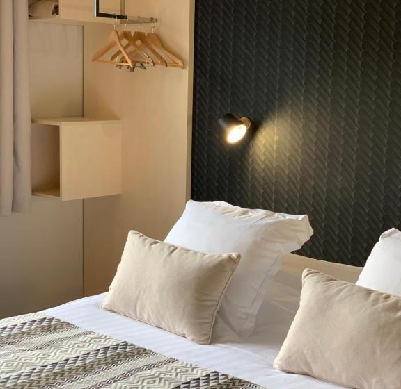 Superior room with lake view, Hôtel Beauregard, The Originals Relais