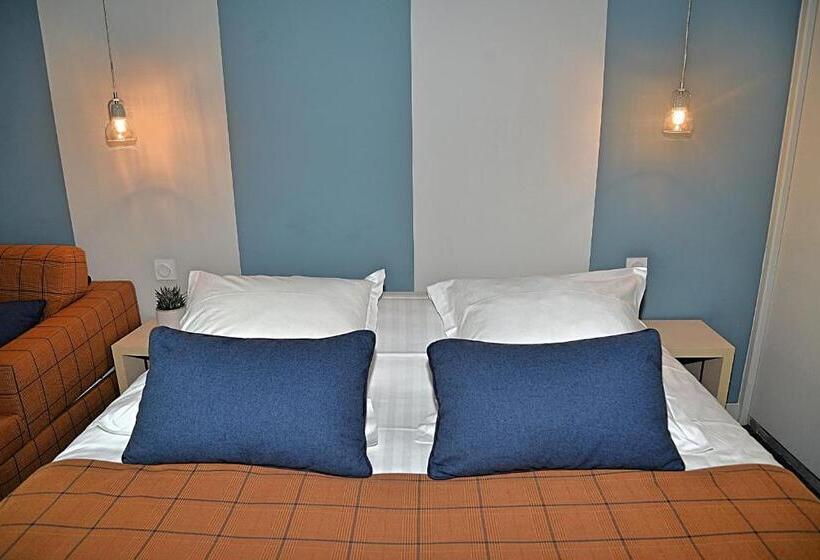 חדר סופריור לשלושה, Hôtel Beauregard, The Originals Relais