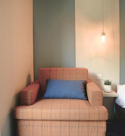 חדר סופריור לשלושה, Hôtel Beauregard, The Originals Relais