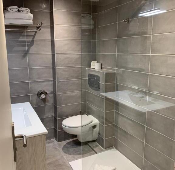 Superior room with lake view, Hôtel Beauregard, The Originals Relais