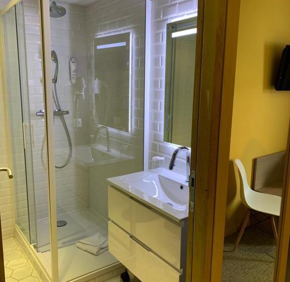 Superior room with lake view, Hôtel Beauregard, The Originals Relais