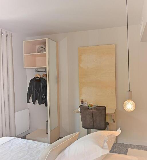 Superior room with lake view, Hôtel Beauregard, The Originals Relais