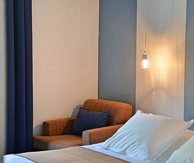 חדר סופריור לשלושה, Hôtel Beauregard, The Originals Relais