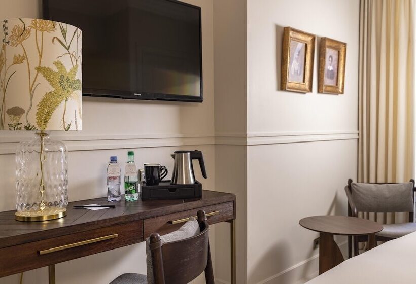 اتاق کلاسیک, Hôtel De Banville