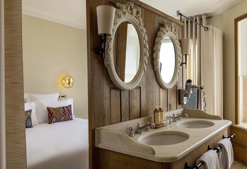 اتاق لوکس, Hôtel De Banville