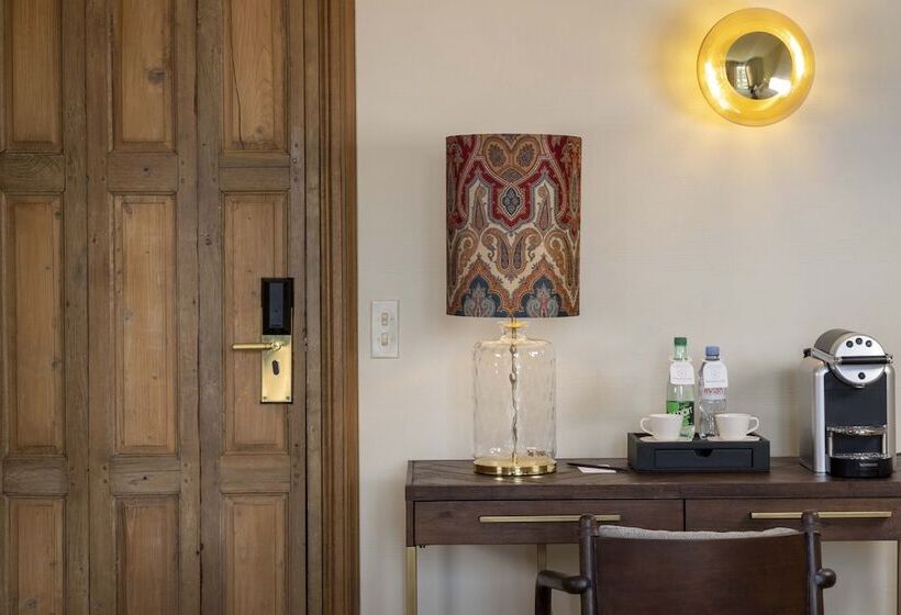 اتاق لوکس, Hôtel De Banville