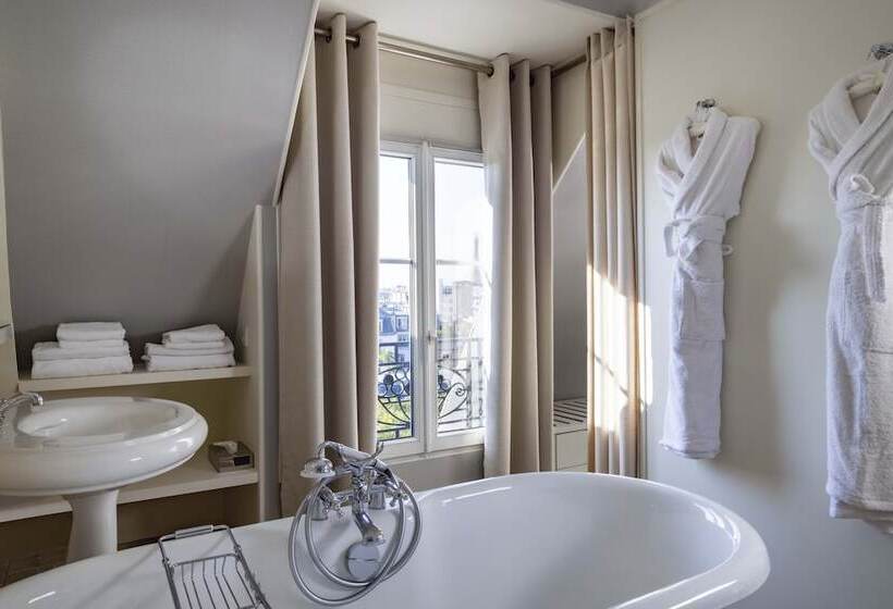 اتاق لوکس با چشمانداز, Hôtel De Banville