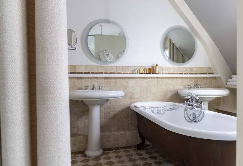 اتاق لوکس با چشمانداز, Hôtel De Banville