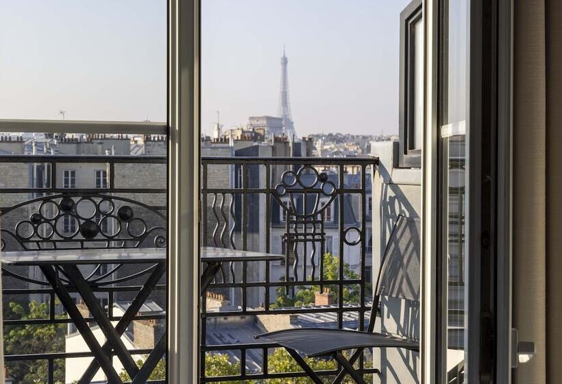 اتاق لوکس با چشم‌انداز, Hôtel De Banville