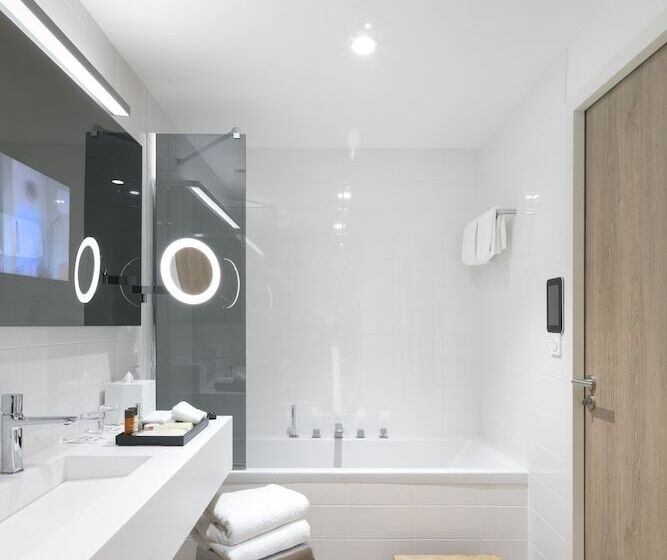 주니어 스위트, La Butte