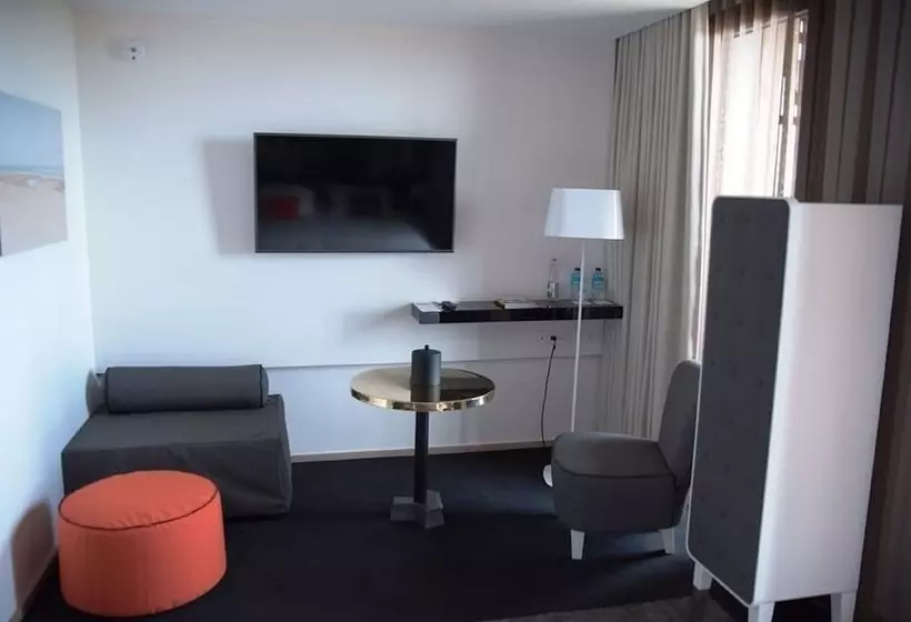 ジュニアスイート, La Butte