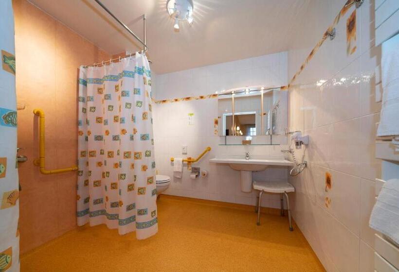 Трехместный Номер Комфорт, Munsch Restaurant & Wellness, Colmar Nord   Haut Koenigsbourg