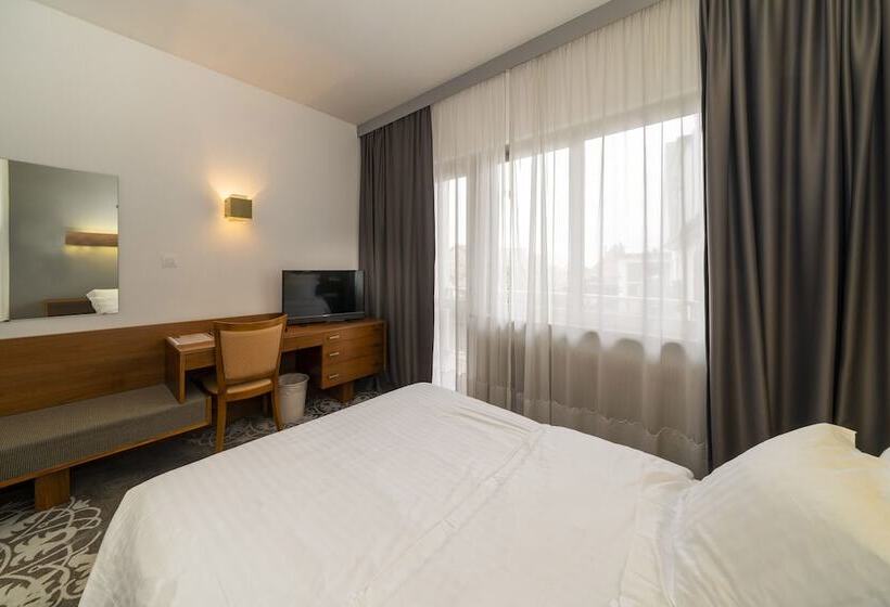 Номер Стандарт с Балконом, Munsch Restaurant & Wellness, Colmar Nord   Haut Koenigsbourg