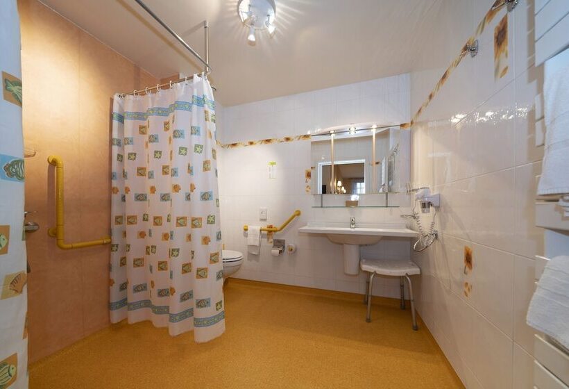 Трехместный Номер Комфорт, Munsch Restaurant & Wellness, Colmar Nord   Haut Koenigsbourg