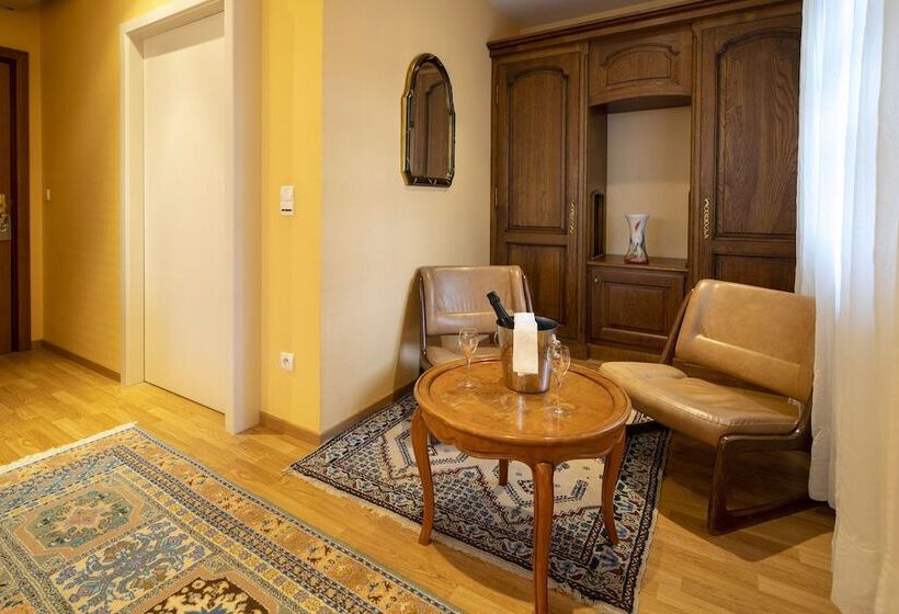 Трехместный Номер Комфорт, Munsch Restaurant & Wellness, Colmar Nord   Haut Koenigsbourg