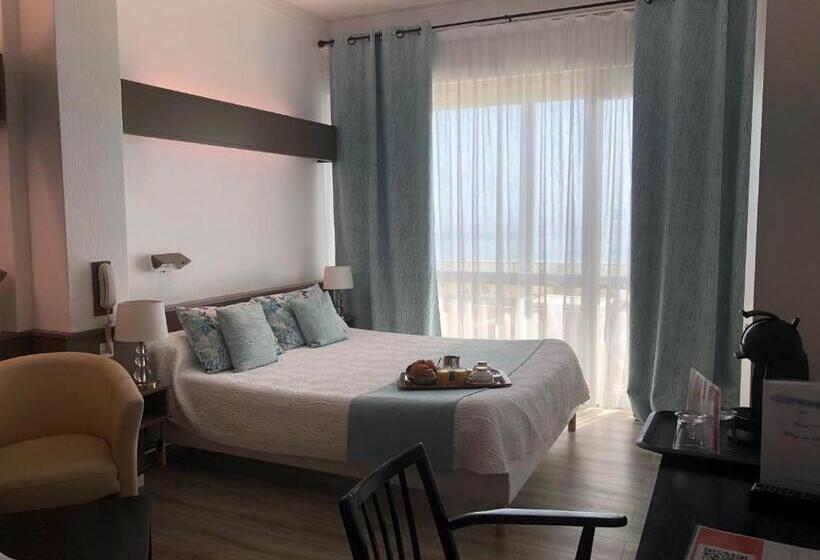 Номер Superior Вид на Море с Балконом, Plage Des Pins