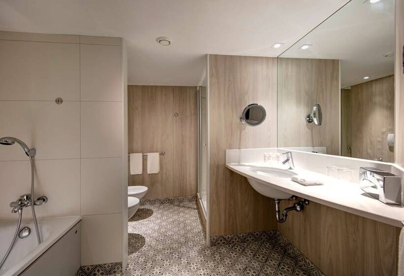 山の見えるジュニアスイート, Radisson Blu Hotel Nice