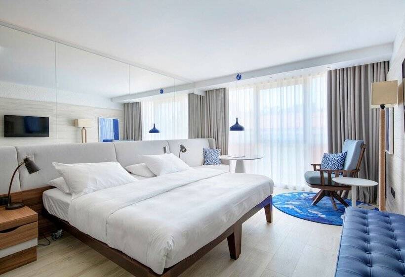 山の見えるジュニアスイート, Radisson Blu Hotel Nice