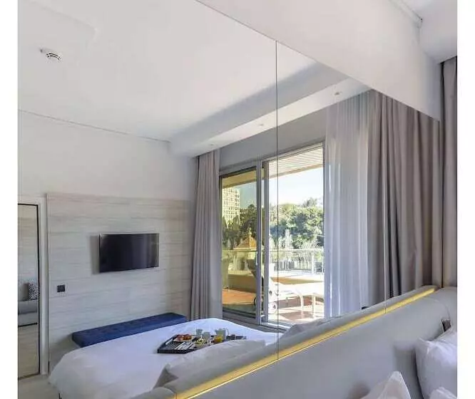 Juniorsviitti Vuoristonäkymä, Radisson Blu Hotel Nice