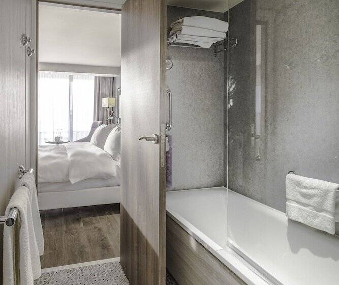 オーシャンビューのプレミアムルーム。, Radisson Blu Hotel Nice